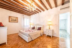 Posteľ alebo postele v izbe v ubytovaní Casanova Fenice - Canal View