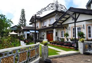 Bangunan di mana terletaknya rumah tamu ini