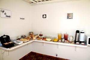 a kitchen with a counter with food on it at Esquina Batel - Hotel Econômico in Curitiba