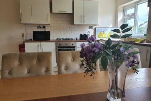 Køkken eller tekøkken på ENTIRE HOUSE- Near Common Wealth Games PERRY BARR + 8 billeder