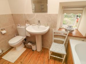 Ένα μπάνιο στο 2 Storrs Cottages