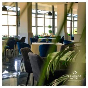Ein Restaurant oder anderes Speiselokal in der Unterkunft Hotel Lakeside 