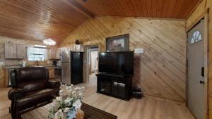 Nhà bếp/bếp nhỏ tại Little Mountain Hideaway cabin