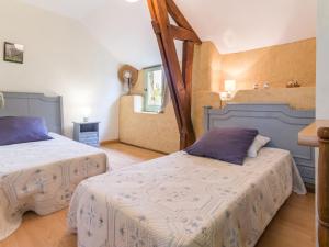 1 dormitorio con 2 camas en una habitación en Gîte Saffré, 4 pièces, 6 personnes - FR-1-306-1141, en Saffré
