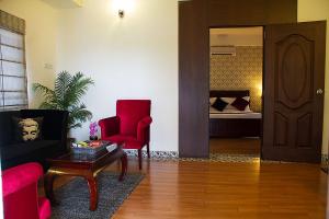 Zona de estar de Orchid Suites - A Boutique Hotel Bangalore Off Residency Road