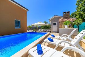 Bassein majutusasutuses Apartments Vanessa with Shared Pool või selle lähedal