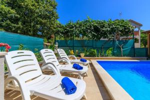 Bassein majutusasutuses Apartments Vanessa with Shared Pool või selle lähedal