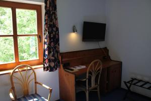TV a/nebo společenská místnost v ubytování Hotel Höfler B&B