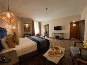 Postel nebo postele na pokoji v ubytování Nobel Hotel + 37 fotografií