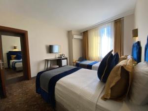 Postel nebo postele na pokoji v ubytování Nobel Hotel