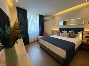 Postel nebo postele na pokoji v ubytování Nobel Hotel