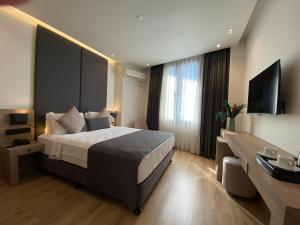 Postel nebo postele na pokoji v ubytování Nobel Hotel