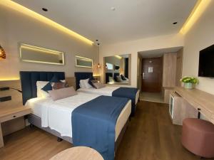 Postel nebo postele na pokoji v ubytování Nobel Hotel