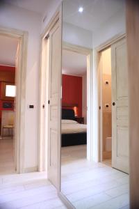 a mirror in a room with a bed and a bedroom at Sweet Appartment di Guido in Peschiera del Garda