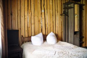 מיטה או מיטות בחדר ב-Стежка в гори