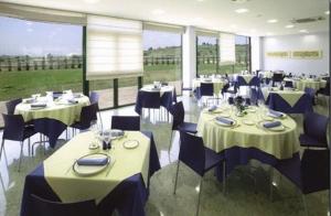 a banquet hall with tables and chairs with blue chargers at Hotel Mirador de Gornazo in Gormazo