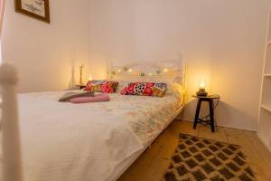 Postel nebo postele na pokoji v ubytování HOLIDAY HOME VINTAGE, Makarska - Lovreć
