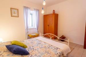 Postel nebo postele na pokoji v ubytování HOLIDAY HOME VINTAGE, Makarska - Lovreć