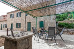 Patio nebo venkovní prostory v ubytování HOLIDAY HOME VINTAGE, Makarska - Lovreć