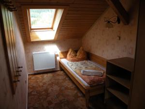 Posteľ alebo postele v izbe v ubytovaní Hotel Lesní dům