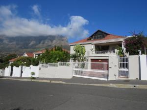 Gallery image of Studio Bay View in Cape Town