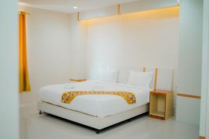 Tempat tidur dalam kamar di Hotel Amel Aceh