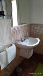 A bathroom at La flor del Atlantico