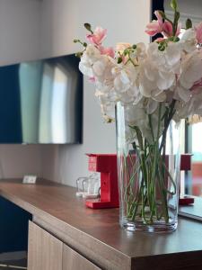 a vase of flowers sitting on top of a counter at Demi Hotel in Sarandë