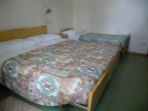 a bedroom with a bed and a desk at Albergo Giardino in Badia Prataglia