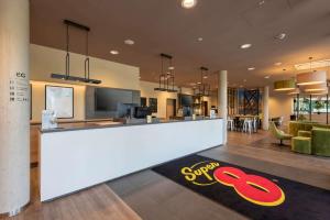 Kuchyň nebo kuchyňský kout v ubytování Super 8 by Wyndham Dresden + 32 fotografií