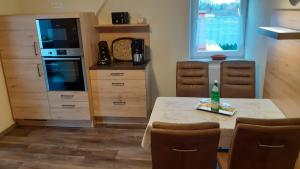 Kuchyň nebo kuchyňský kout v ubytování 80qm Top Wohnung für 4 Personen in 2 Schlafzimmer + 26 fotografií