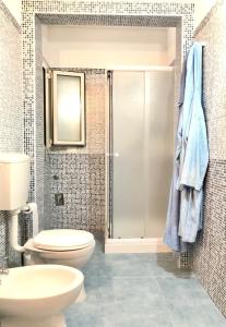 a bathroom with a toilet and a shower at Sunset Salentorelax San Gregorio in Marina San Gregorio +12 photos