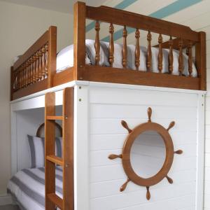 Postel nebo postele na pokoji v ubytování Crow's Nest Glandore - 3 - Self Catering