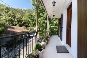 Un balcon sau o terasă la La Olga Apartment Lefkada