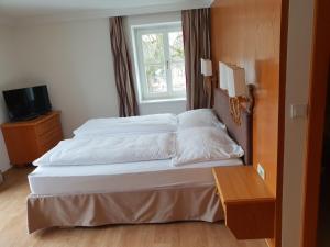 Postel nebo postele na pokoji v ubytování Gasthaus Überfuhr