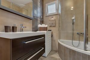 Kúpeľňa v ubytovaní Apartments Vranjes Deluxe + 37 fotografií