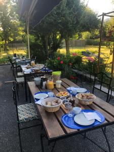 Maistas nakvynės su pusryčiais namuose arba netoliese