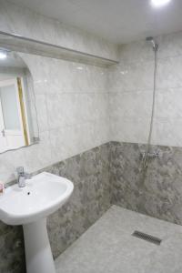 Koupelna v ubytování Guest House Kumayri