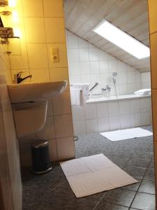 Ein Badezimmer in der Unterkunft Ferienwohnung Gruß aus Partenkirchen
