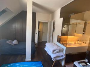 Postel nebo postele na pokoji v ubytování Chambres Privatives Chez l'Habitant