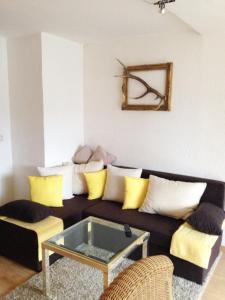 Ein Sitzbereich in der Unterkunft Ferienwohnung Gruß aus Partenkirchen