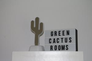 Billede fra billedgalleriet på Green Cactus Rooms - unique and cozy house i Senta