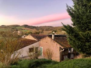 an old house on a hill with a rainbow in the sky at Residence La Borde in Plavilla