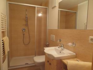 a bathroom with a shower and a sink and a toilet at Residence Ferienheim Folie in Melago +31 photos