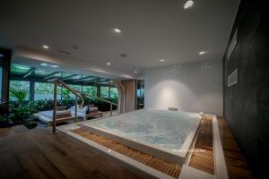 Foto da galeria de Central Park Hôtel & Spa em La Rochelle