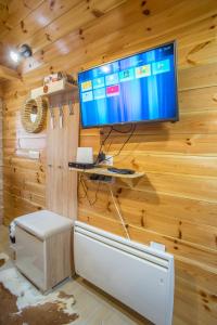 Televisyen dan/atau pusat hiburan di Lux Bungalow