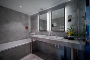 Um banheiro em Central Park Hôtel & Spa