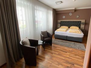 Postel nebo postele na pokoji v ubytování ZUM ZIEL Hotel Grenzach-Wyhlen bei Basel