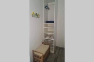 a room with a closet with a bench and a shelf at Kati 1 in Sveti Filip i Jakov