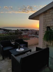a patio with a table and chairs on a balcony at Apartment Sky Central in Makarska